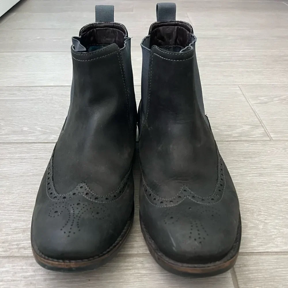Clarks Garnet Wingtip Chelsea Boot Dark Grey Leather 11 M